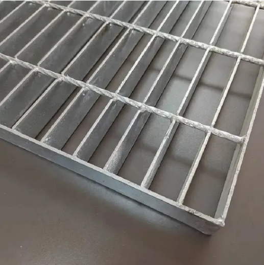 Heavy Duty Hot-Dip Galvanized Anti-Slip Steel Grating for Industrial Safety and Platforms