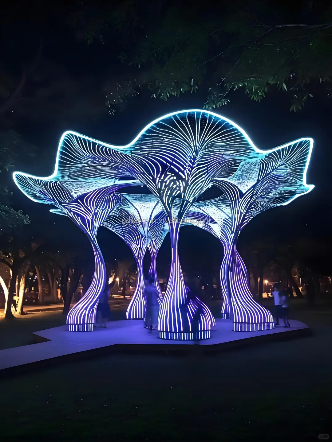 Modern Outdoor Tree Sculptures Golden Branch With Disk Lights For Garden Pathway