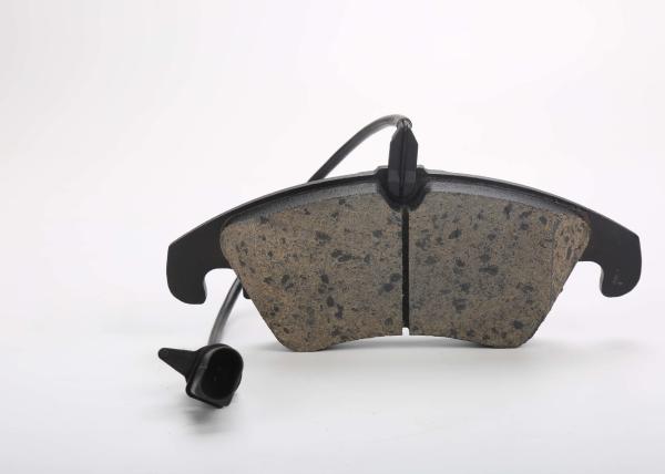 Customized Car Brake Pads Low Metal Ceramic 80000km  High Braking Performancea