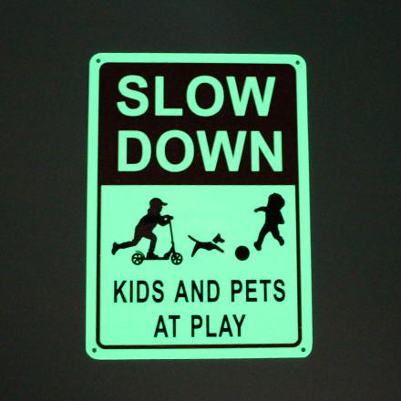 Custom Photoluminescent Safety Products Slow Down Sign Board Kids Playing