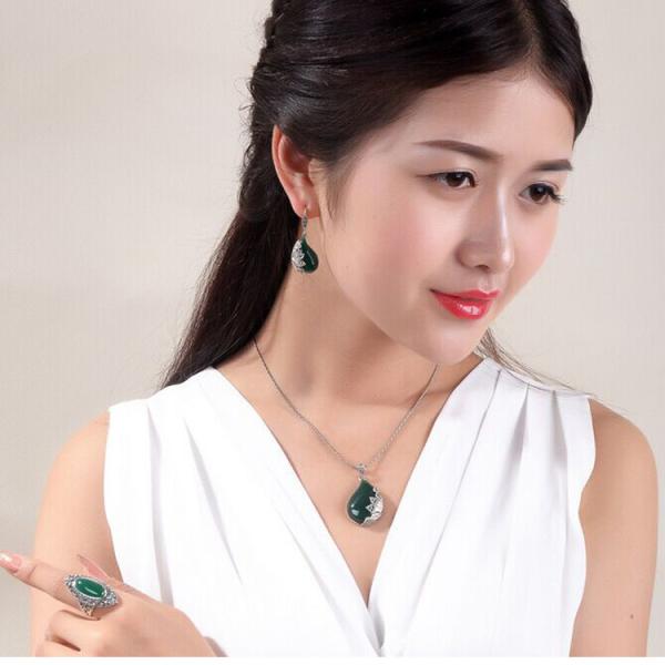 Vintage Jewelry 925 Silver Green Agate  Marcasite Drop  Pendant Necklace 18 Inches (JA1674GREEN)