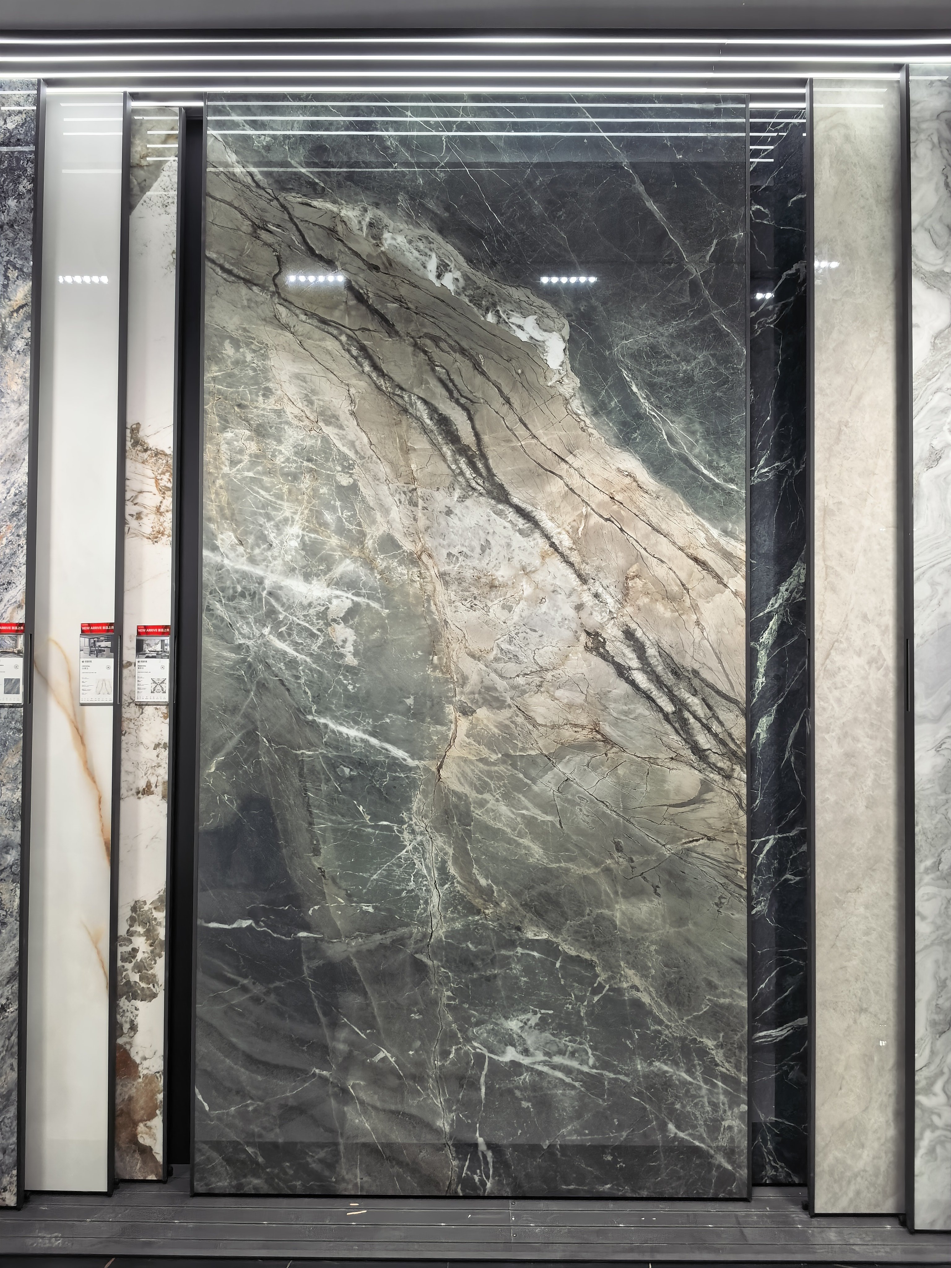 Stunning and Non-slip Green Polished 1600x3200x12mm Sintered Stone Slab AAA Grade for Project and Renovation