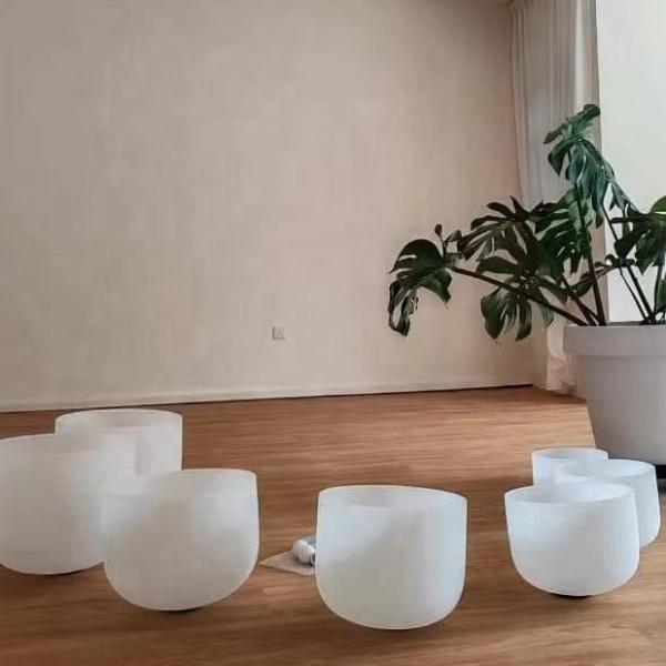 7 Chakra Balance Quartz Singing Bowl with 12 Musical Notes and High Temperature Resistance for Meditation