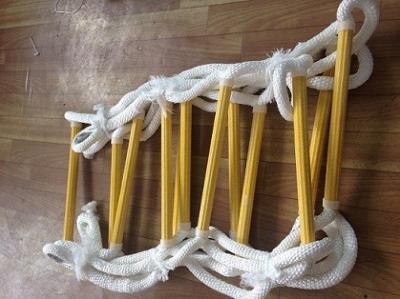 A segurança de pouco peso utiliza ferramentas o tipo escada portátil de H da seda da isolação