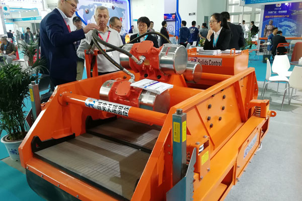 Compact Structure Linear Motion Shale Shaker Oilfield Drill Rig Parts 130m3/H Capacity