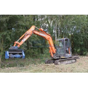 The Versatile Performer: Hydraulic Hedge & Tree Pruning Machine with Durable Performance