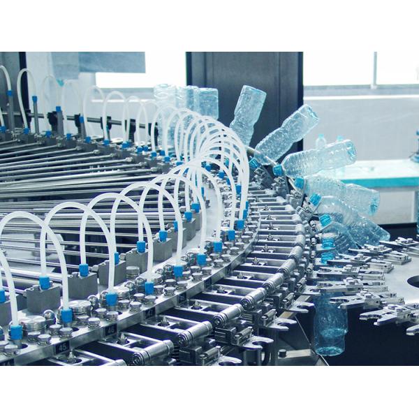 Termine la máquina de rellenar de la bebida que bebe la cadena de producción pura del agua mineral