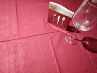 a toalha de mesa de papel descartável quadrada 3ply vermelho de 137cm*274cm engrossou