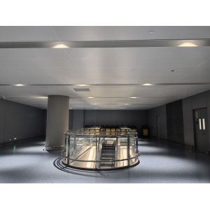 Tejas de techo acústico de metal compuesto de panal de miel RAL Aluminio blanco micro perforado