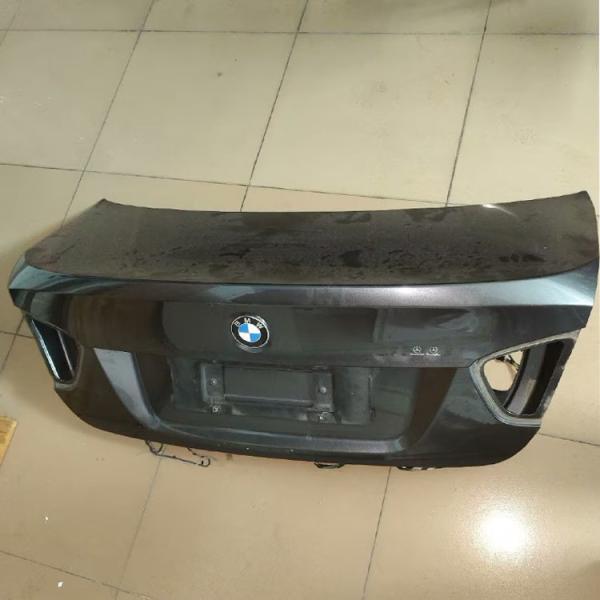 B-M-W 3-Série 320 E90 Coque arrière utilisée