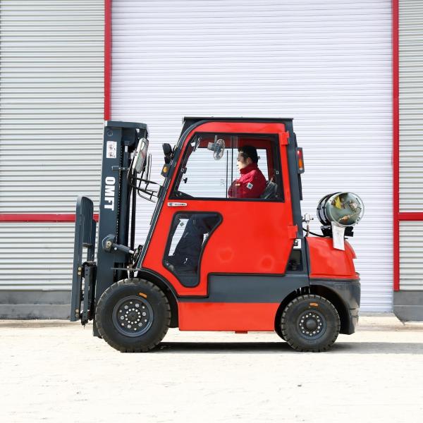 2.5tons LPG Forklift with Nissan K21 K25 Petrol Gasoline Engine OEM and Spare Parts
