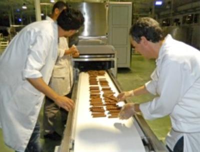 Linha de depósito automática máquinas de derramamento da barra de chocolate da máquina de molde do chocolate do chocolate