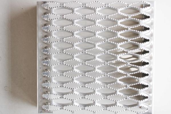 Crocodile Mouth Low Carbon Steel Anti - Skid Stair Treads Aluminum Material