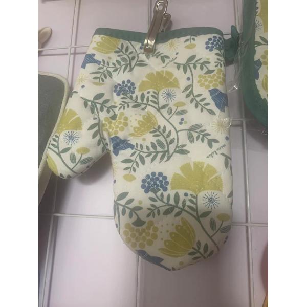 Heat Resistant Protect Hand Printed Polyester Oven Mitt Pot Holder Set