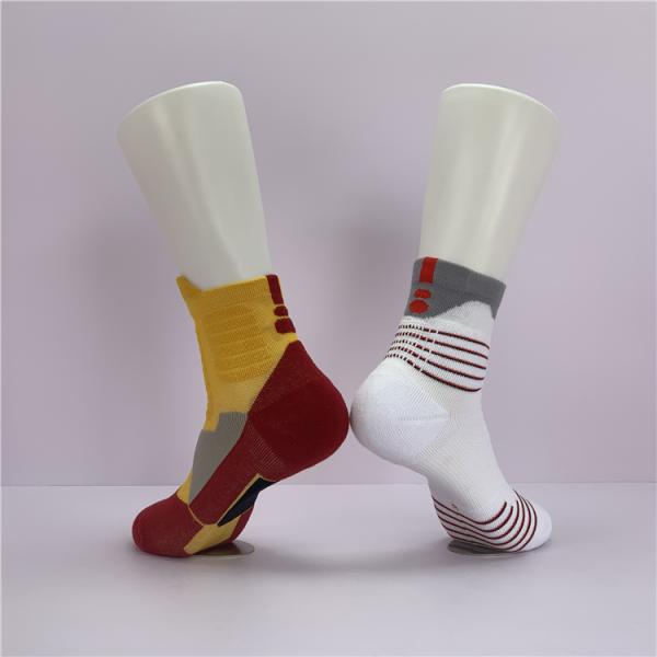 Breathable Quick Dry Beauty Socks for Men Custom Logo Regular Style Athletic Grip Socks