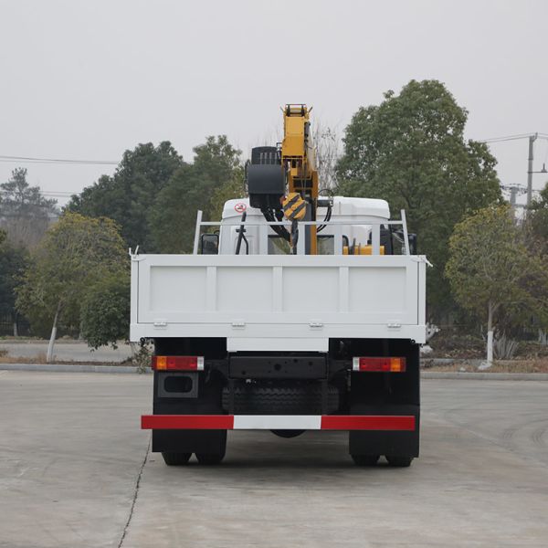 Remote Controlled 6.3 Ton Hydraulic Straight Boom Truck Mounted Crane on Shacman L3000 4X2 Chassis