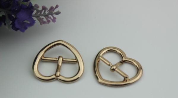 China supplier wholesale light gold 21 mm heart shape metal pin belt buckle for leather handbags