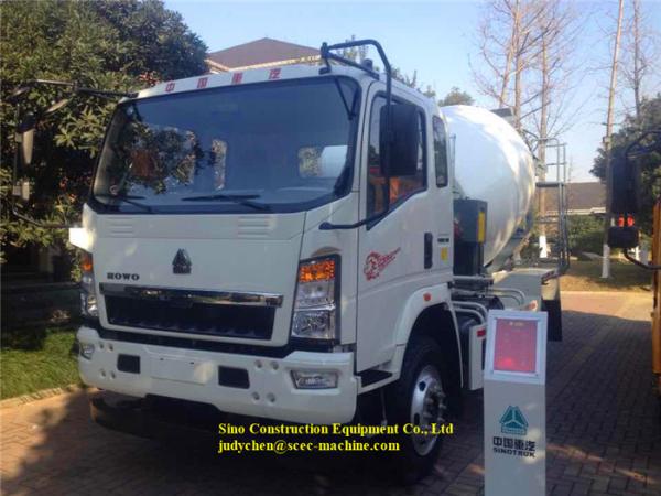 Euro de derramamento concreto III do caminhão 4x2 Equipment5 CBM 140hp do misturador de Sinotruk Howo