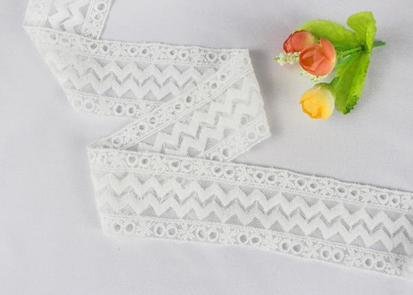 Bordado durável do algodão na guarnição de nylon do laço da afiação da malha para o vestido dos bebês decorativo
