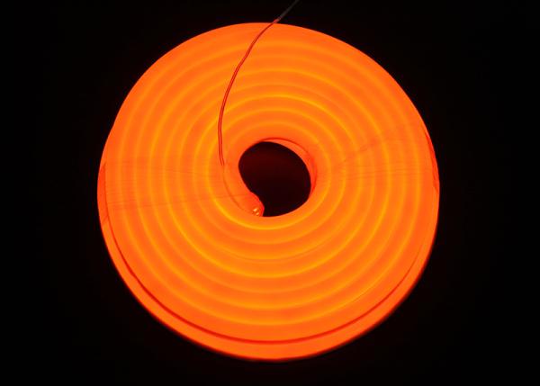 Les lampes au néon oranges flexibles, le CE 220V ont entré les tubes au néon de lumière fluorescente