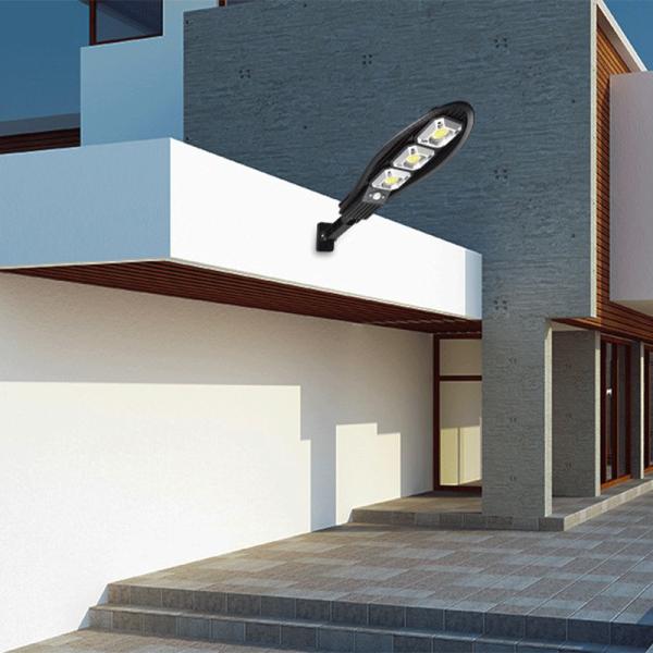 Outdoor 80lm 200w Solar Powered Road Lights PIR Motion Sensor Remote Control
