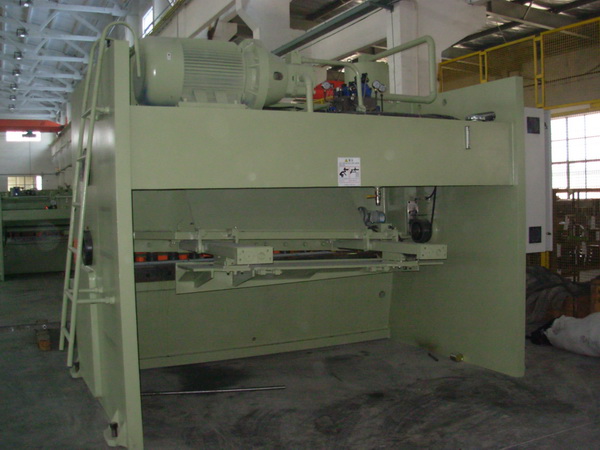Foot Operated Guillotine For Metal Cutting , Mechanical Guillotine Shear
