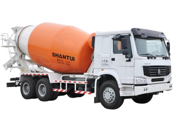 Sinotruk Howo Concrete Mixing Transport Truck , Cement Mixture Truck