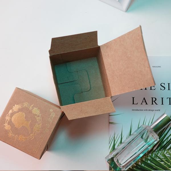 Переносные колонки для упаковки волнистых свечей с золотой серебряной фольгой и матовой ламинацией