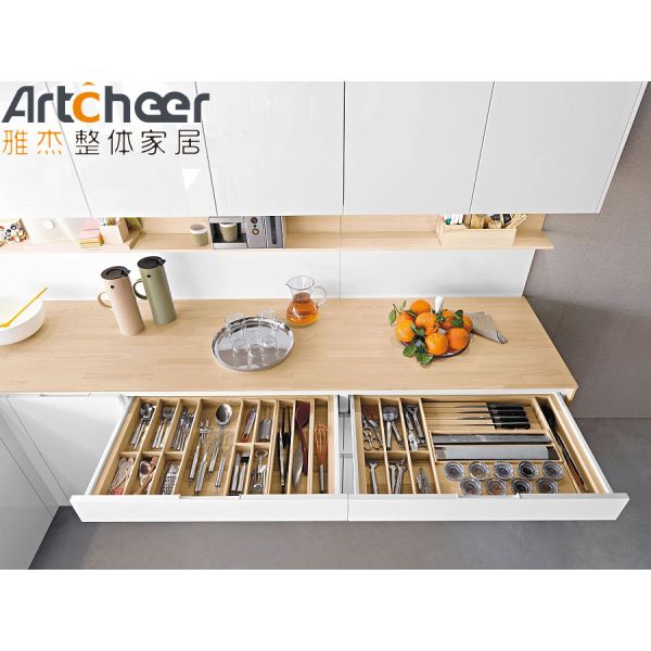 Italian Design Modular Kitchen Cabinet with Quartz Stone Countertop and Eco-Friendly Material