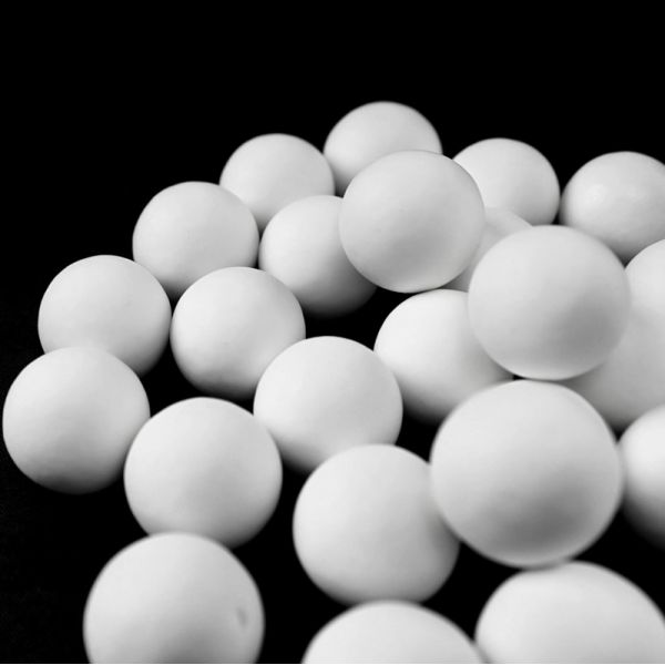 Alumina Ceramic Grinding Balls with Mohs Hardness 9 and 99% Alumina Content for Excellent Corrosion Resistance