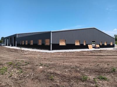 Construction d'entrepôt en acier à porte coulissante pour entrepôt et entrepôt rouge