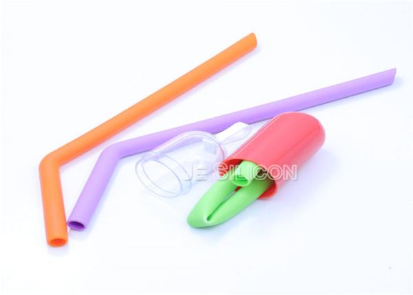 Reusable 5.6 Inch Angled Food Grade Silicone Straws Dishwasher Safe OPP Bag Packed