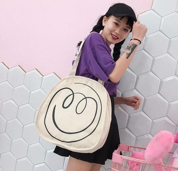 Spring / summer 2018 new Japanese smiley face printed canvas bag women shoulder bag art handbag