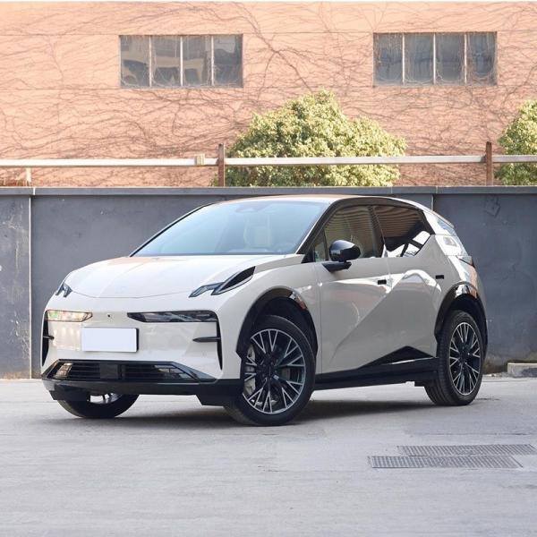 Coche eléctrico Zeekr X Long Range Dinámico Moda 5 puertas 4 asientos SUV compacto en blanco
