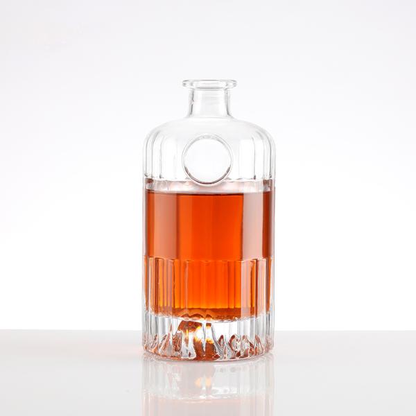 Garrafa de vidro de 750 ml de rum vodka com forma única e material de colarinho de plástico de alumínio PP