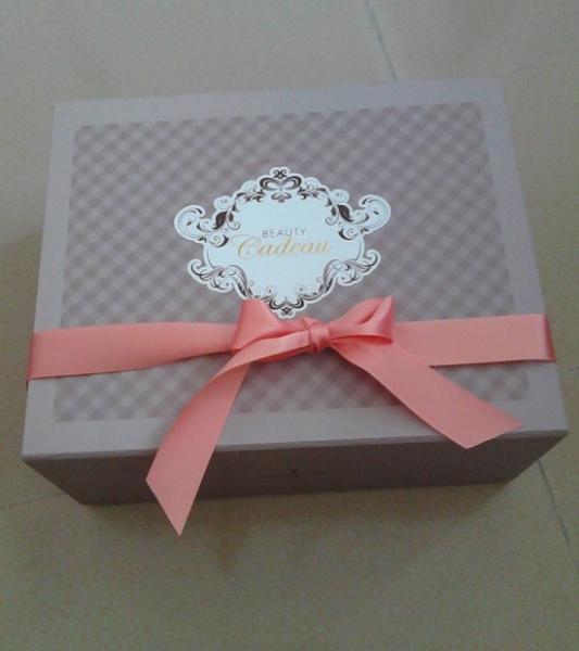 Beautiful design customized rigid paper folding packaging box with silk ribbon on the 2 sides