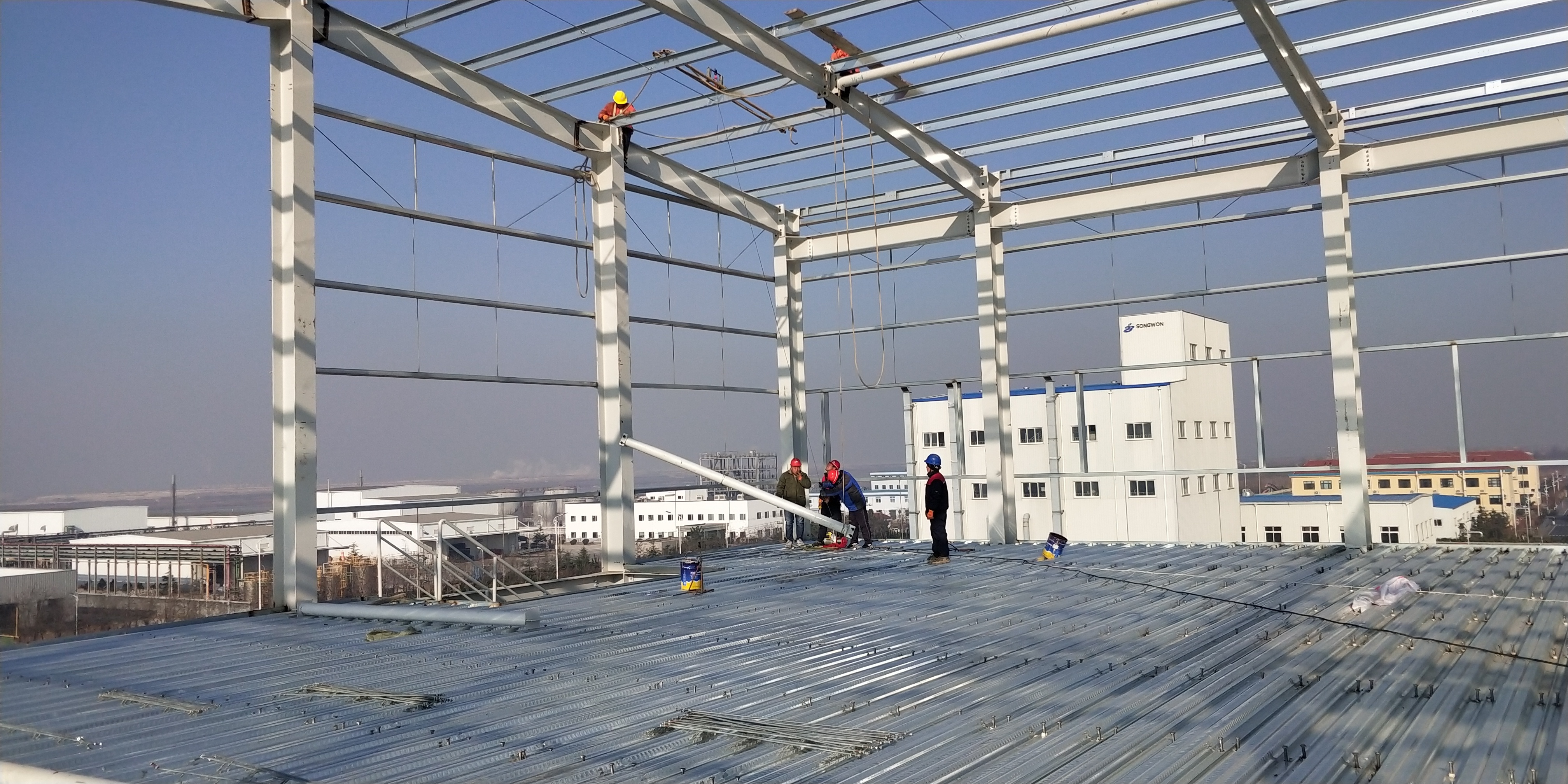 Customizable Size Steel Structure Workshop with Anti-Corrosion Coating and Sandwich Panel Roofing
