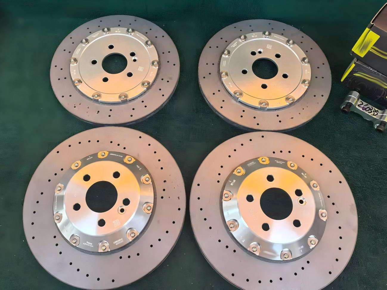 Auto Brake Parts Front Vented Carbon Ceramic Car Brake Discs Carbon Fiber Brake Rotor Brake Disc For Honda Acura Mdx Nsx Gtr Mclaren 570 600 765 720s 650s