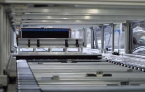 Solução da automatização para a linha inteira processo da caixa de bateria da