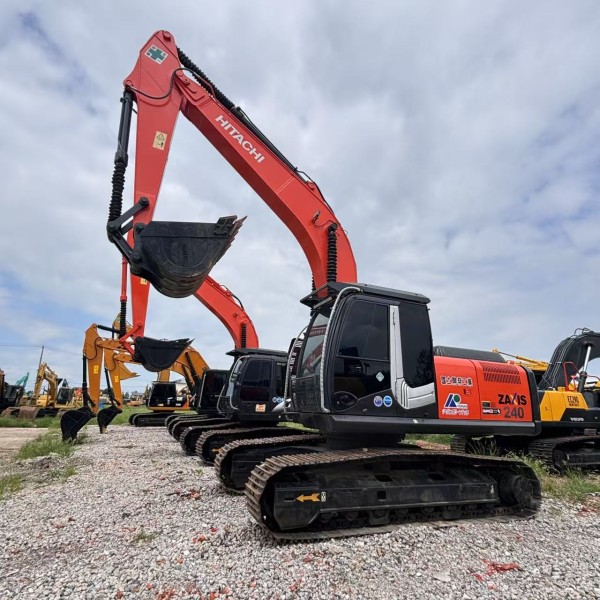 Earthmoving Hitachi ZX240 Repossessed Mini Excavators Crawler 24 Ton 132KW