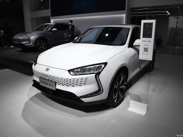 Hybrid Energy Type 2021 Model Huawei Seres SF5 Electric Car EVR 4WD Top Speed 210 KM/h