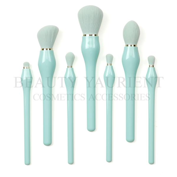 Light Green Wood Handle 7pcs Face Makeup Brush Set With Bag Long Lasting