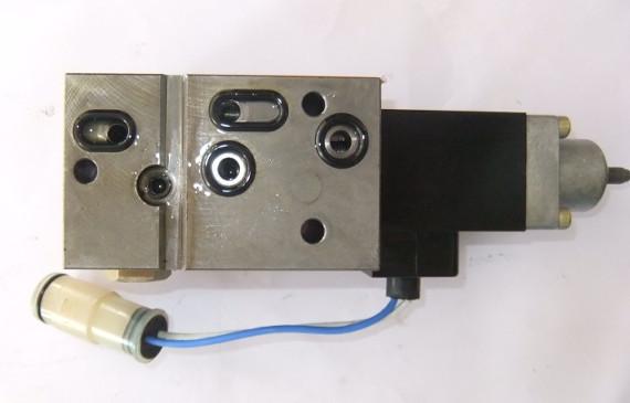 KOBELCO K3V112 hydraulic pump solenoid