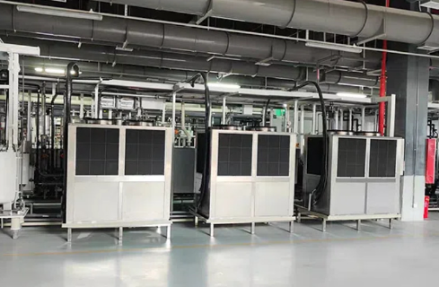 Superior Performance and High Energy Efficiency of High-Temperature Heat Pumps