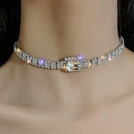 Alloy Material Pearl And Rhinestone Necklace With Shiny Crystal Diamond