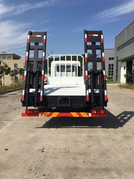 4700 mm Base de rodas 6-Pneus Dongfeng 4x2 Carro de emergência Wrecker caminhão de elevação de cama plana trailer
