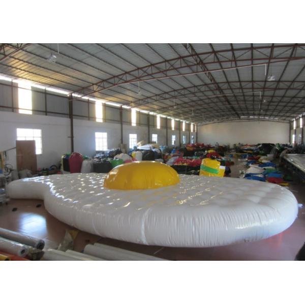 Tapete de segurança inflável para jogos de água com design de ovo fofo 9,7 x 5,2 m encerado de pvc de 0,65 mm