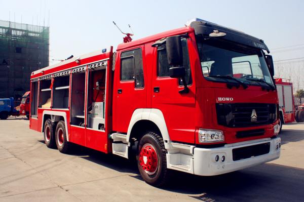 14m3 Water Tank Fire Fighting Trucks , Sinotruk Howo Fire Engine Truck Euro II Engine Red Color