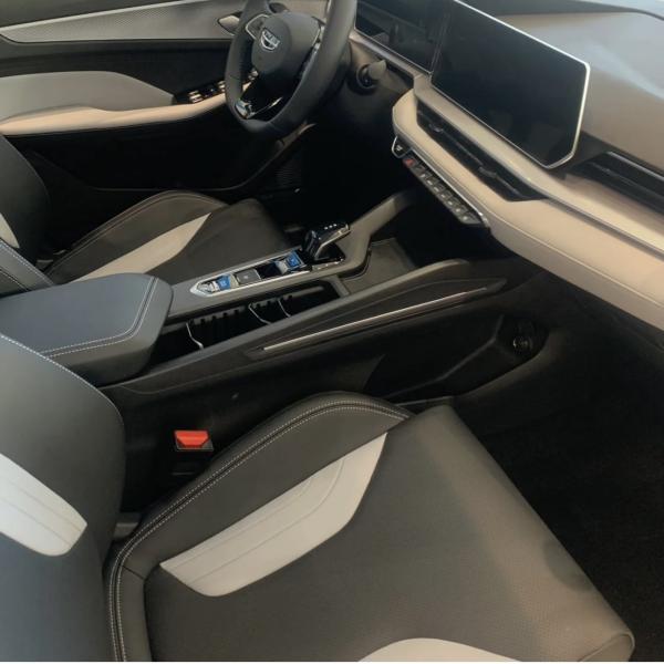 2022 Geely BINGRUI 1.5T DCT FLUXE EDITION Direção à esquerda Carros Geely com consumo