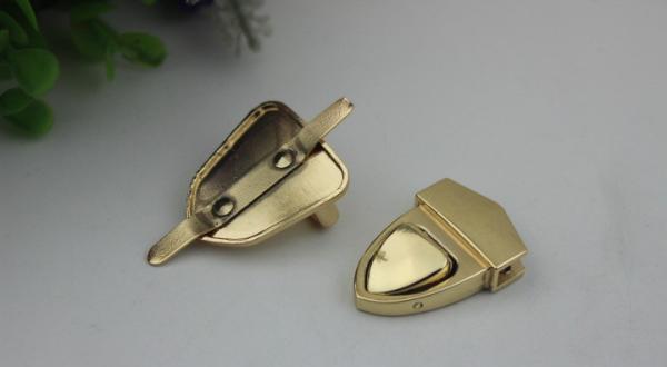 Promotional bag metal fittings handbag locks modern light gold push lock for leather bags